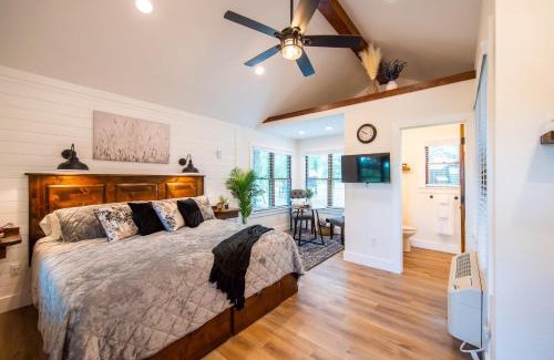 Elm Mott Otro | The Starling Treehouse 15 MIN to Magnolia Baylor