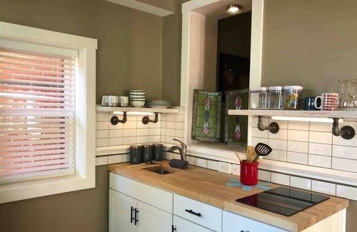 Lancaster Apartamento | THE STEVENS STUDIO - HISTORIC DOWNTOWN LANCASTER, Contemporary Studio - Historic Downtown Lancaster