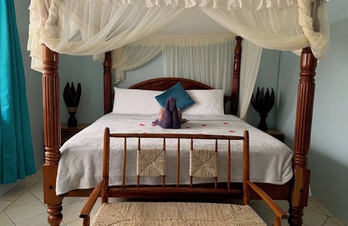 Soufriere Hotel | The Still Beach House