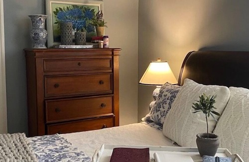 Laurel Cama Y Desayuno | The Stinson Suite, Jenny's Downtown Hideaway Bed and Breakfast-The Stinson Suite