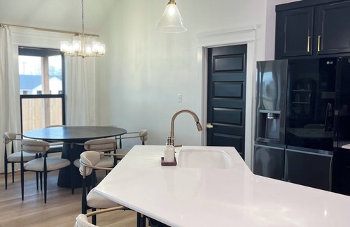 Barling Casa | The Stone House - near ACHE, Fort Chaffee, and Mercy Hospital