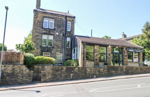 Oakworth Casa | THE STONE MASONS HOUSE, pet friendly, with hot tub in Oakworth