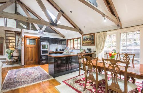 Kallista Casa | The Stone on the Hill - 3 bedroom house