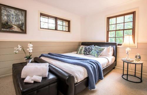 Kallista Casa | The Stone on the Hill - 3 bedroom house