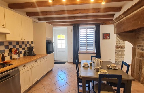 Oelleville Casa | The Stones of Happiness. Village House