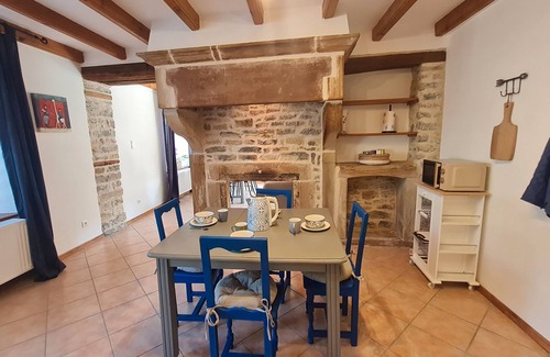 Oelleville Casa | The Stones of Happiness. Village House