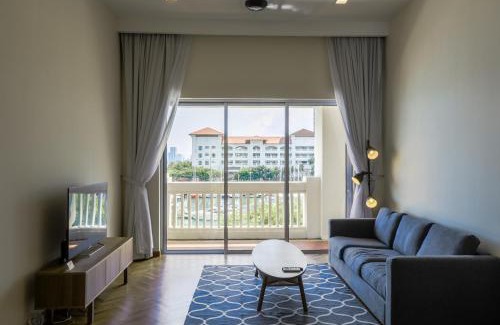 Seri Tanjung Pinang Casa | The Straits Quay Marina by Messina Clive