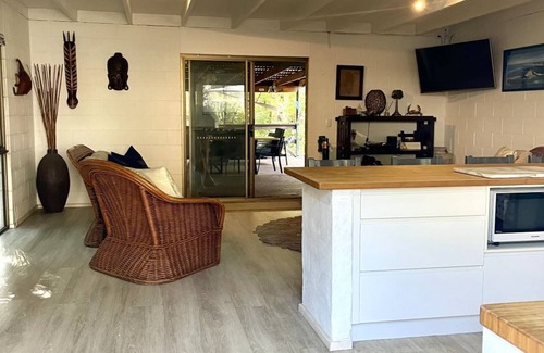 Brisbane Waterfront Casa | The Strand House @ Kooringal