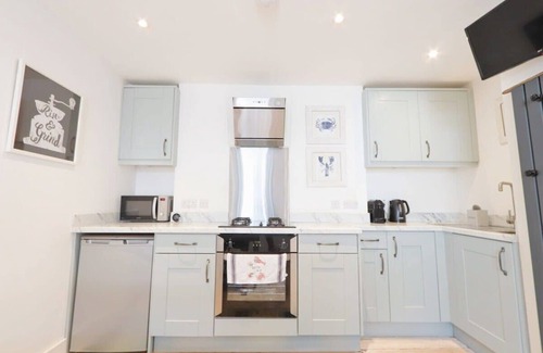 Shaldon Casa | The Strand Summary: T