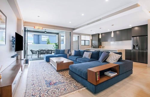 Bulimba Apartamento | The Stuart Tri Level Luxury with Poolside Dining