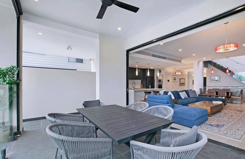 Bulimba Apartamento | The Stuart Tri Level Luxury with Poolside Dining