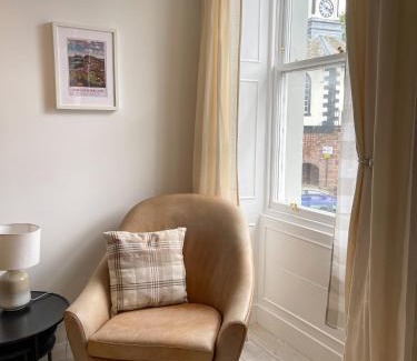 Wing Apartamento | The Studio Apartment, Sleeps 4, Town Centre