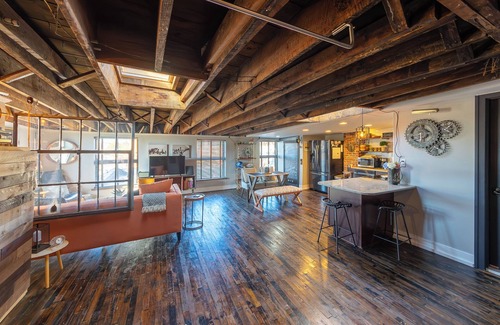 Northville Apartamento | The Studio by Brandt is located at the heart of historic Downtown Northville.