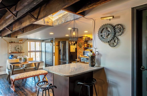 Northville Apartamento | The Studio by Brandt is located at the heart of historic Downtown Northville.