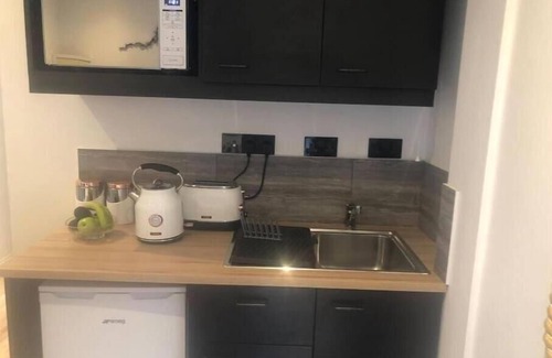 Runnymede Apartamento | The Studio on The Green; Tranquil getaway near Windsor Great Park. Pet friendly!