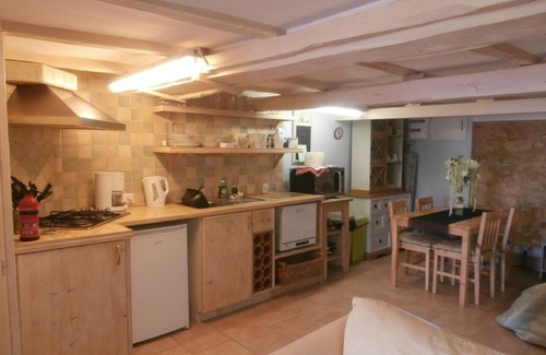 Hautefort Casa | The Studio (Studio Apartment, Sleeps 2/4)