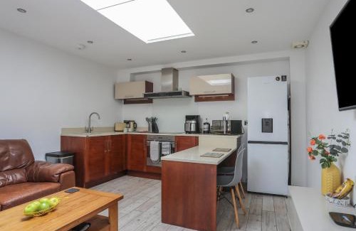 Cemaes Bay Casa | The Studio The Old Post Office