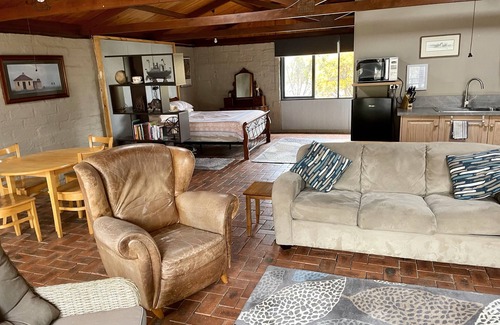 Axe Creek Apartamento | The Studio under the gum tree.