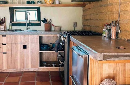 Parque Nacional Big Bend Cabina | The Study Butte Room No.4 + Kitchen