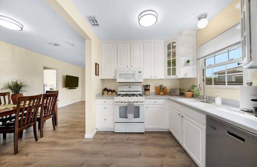Crown Point Casa | The Succulent House - 2BR, 2Bath!