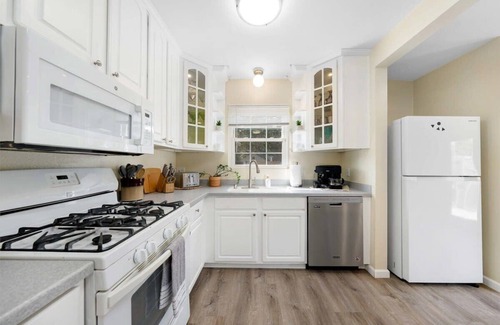 Crown Point Casa | The Succulent House - 2BR, 2Bath!