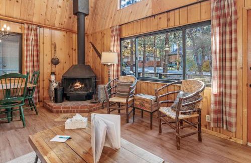 Sugarloaf Casa | The Sugar Loft - Cozy cabin located in one of the quietest neighborhoods! Relax and recharge!