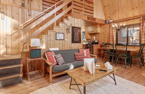 Sugarloaf Casa | The Sugar Loft - Cozy cabin located in one of the quietest neighborhoods! Relax and recharge!