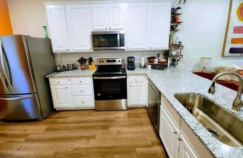 Tupelo Casa | The Sugar Shack Cottage with Hot Tub
