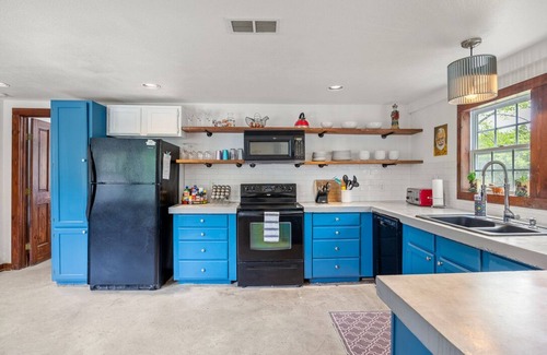Dripping Springs Cabina | Sugar Shack- A Sweet Hill Country Cabin