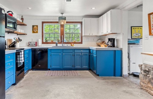 Dripping Springs Cabina | Sugar Shack- A Sweet Hill Country Cabin
