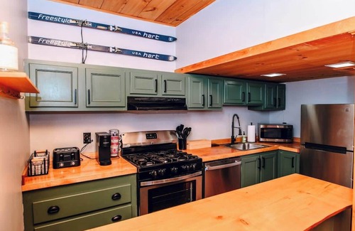 Warren Chalet De Esquí | The SugarFunk Chalet (Access Rd w/Sugarbush Views)