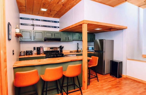 Warren Chalet De Esquí | The SugarFunk Chalet (Access Rd w/Sugarbush Views)