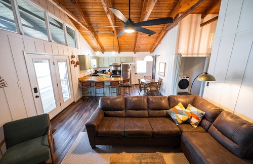 Higden Casa | “The Sugarloaf Mountain Cabin” A Charming Lakefront Escape!!