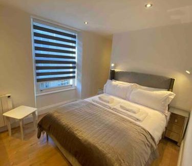 Barnsley Apartamento | The Suite Apartment @3