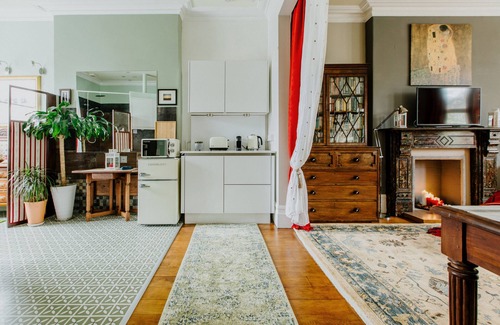 Pontcanna Apartamento | The Suite | Cardiff City Centre + Private Parking