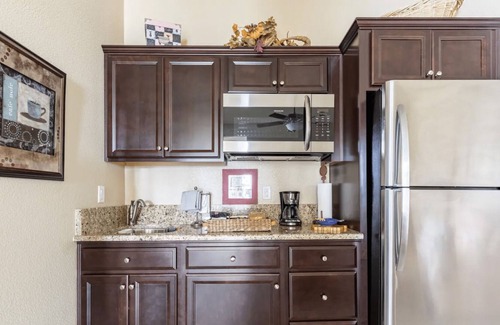 Visalia Casa | The Suite Escape Near the Giant Sequoias