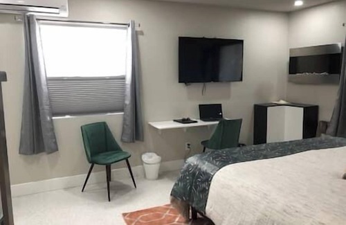 Palm Springs Casa | The Suite Spot - A Hotel Style Bungalow