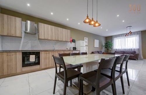Marsaskala Apartamento | The Suite Stay - Just off the Promenade & Beach !