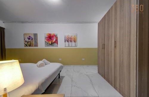 Marsaskala Apartamento | The Suite Stay - Just off the Promenade & Beach !