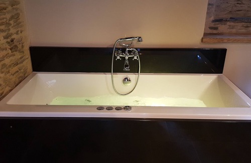 Ploermel Apartamento | The Suite with individual SPA "Guard Room