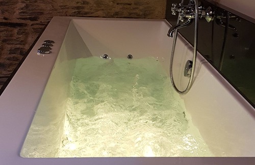 Ploermel Apartamento | The Suite with individual SPA "Guard Room