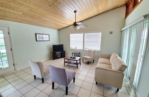 Crescent Beach Casa | The Summer House - All home