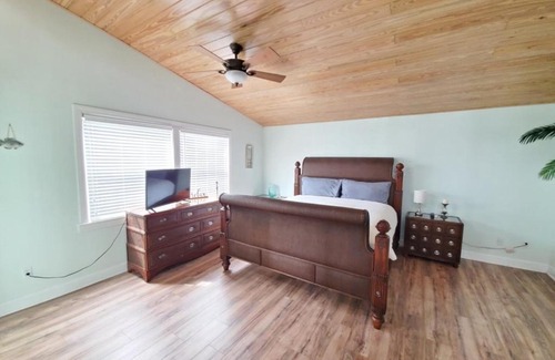 Crescent Beach Casa | The Summer House - All home