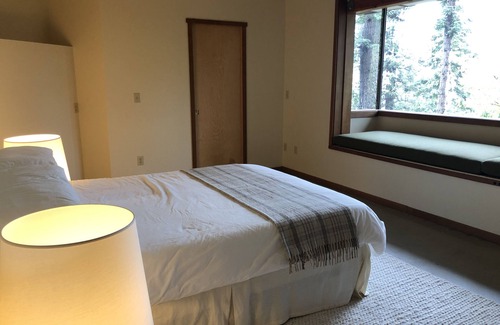 Pine Cove Casa | The Summer Solstice House-Cal-Zen, jacuzzi y puestas de sol.