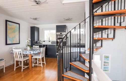 Y Felinheli Cabaña | THE SUMMERHOUSE, family friendly, with a garden in Y Felinheli