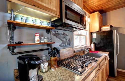Big Bear City Cabina | The Summit at Sherwood ~ Dog-friendly cabin with fenced yard, patio, grill, & furnished deck