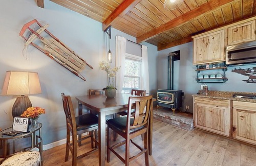 Big Bear City Cabina | The Summit at Sherwood ~ Dog-friendly cabin with fenced yard, patio, grill, & furnished deck