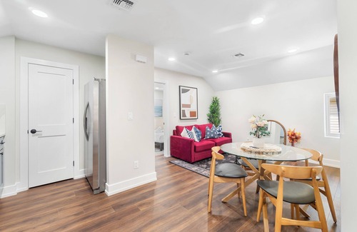 North Bergen Apartamento | The Summit Suite W/Parking - 20 Mins to NYC + Walk to Shops