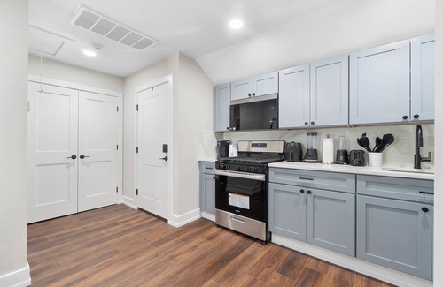 North Bergen Apartamento | The Summit Suite W/Parking - 20 Mins to NYC + Walk to Shops