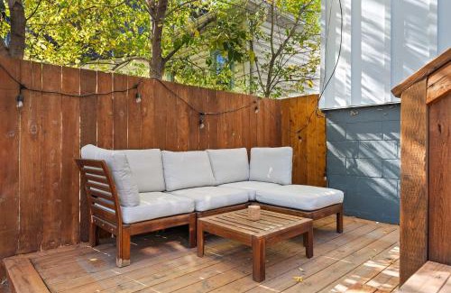Sunnyside Casa | The Sunday Charming Private Suite in Calgary